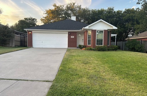 South Arlington House | Lovely 3-bedroom house with AC in peaceful Mansfield