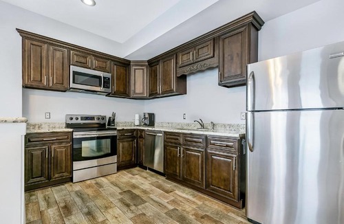 Navarre Apartment | Lovely 3BR next to City Park