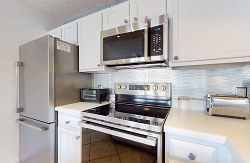 Crystal Beach Condo | Lovely condo near the beach with a pool, hot tub, central AC, & W&D