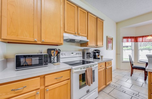 Fernandina Beach Cottage | Lovely Family Home w/Lanai, 6 Mi to Amelia Island