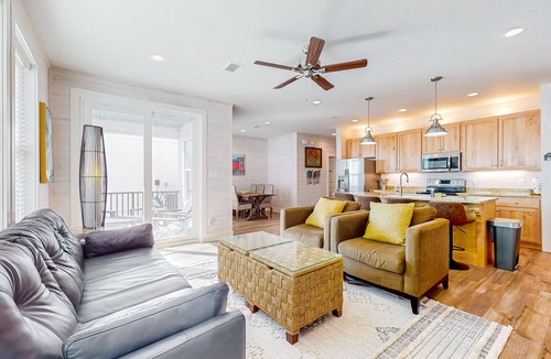 Gulf Shores Cottage | Lovely Gulf retreat with pool & stunning balcony views - walk to beaches & pier