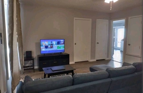 New Llano House | Lovely Home/Minutes from Fort Polk/Wifi/Pet Friendly