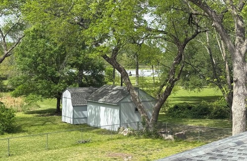 Waxahachie House | Lovely new 6-bedroom sleeps 14 with 3 1/2 baths. Fully handclapped Bathroom