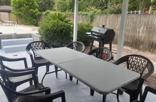 Gulf Breeze House | Lovely oasis with private swimming pool 4,6,8 f deep