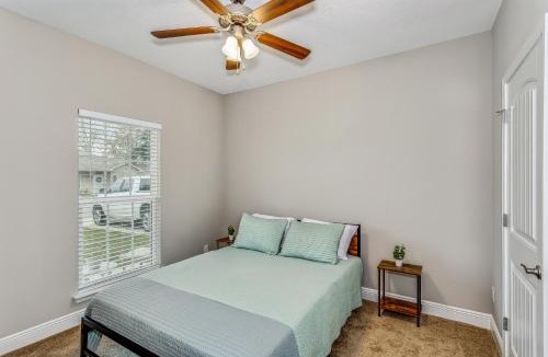 Ferry Pass House | Lovely Townhome in Pensacola - Cozy & Modern Retreat