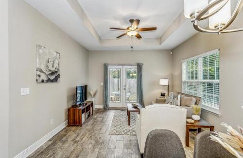 Ferry Pass House | Lovely Townhome in Pensacola - Cozy & Modern Retreat