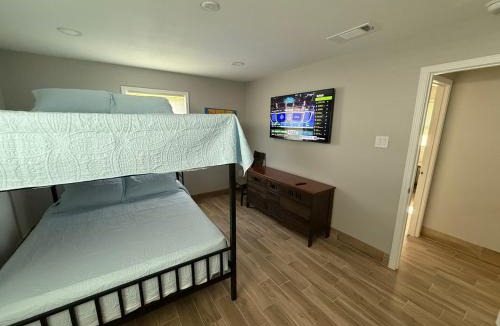 Highlands - Perkins House | LSU House - 4 bedroom sleeps 12 - On Campus