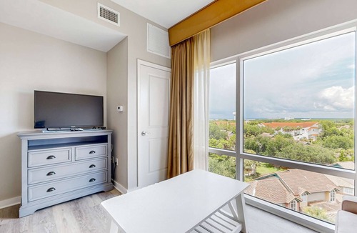Sandestin Apartment | Luau suite w/luxe pool, hot tub & gym - stroll 4 minutes to beach