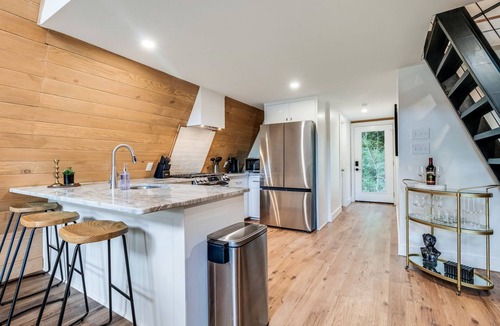 New Iberia House | Luminous Elegant A-Frame with Jacuzzi and Lofted Areas in Louisiana