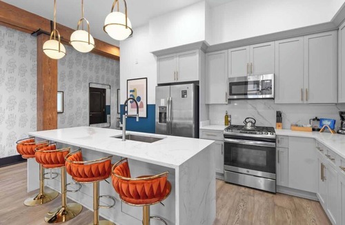 Central Business District Hotel | LUX 4BD/4BA Walk to Dome&French Quarter Hotel