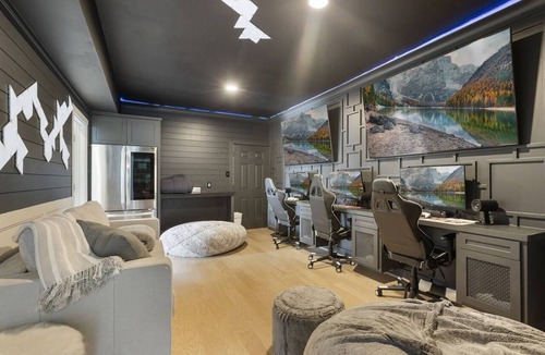 Montgomery House | Lux 5 BR Lakefront | Hot Tub | Firepit | Gameroom | Fireplace | Private Boat Dock