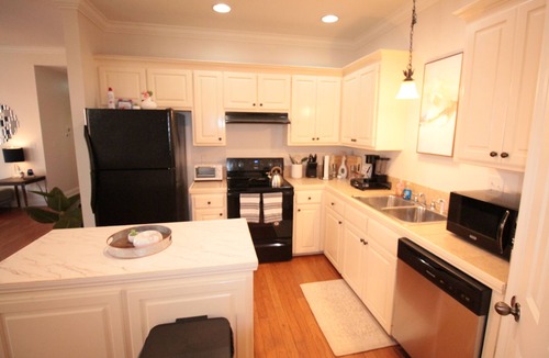 Highlands - Perkins House | LUX Home, 3min from LSU, KING Bed