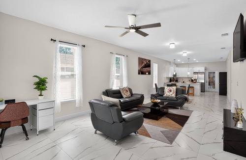 East Tampa House | LUX Home MINS to Tampa General Hospital & Ybor Strip