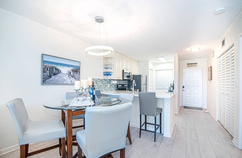 Jupiter Bay Condo | Lux JB condo w Fab EAST Lake Views close to beach ON SALE DUE TO CONCRETE WORK.