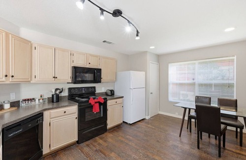 Frisco Cottage | Luxe 3B 5B Cozy, Spacious Home, 5-star Stay in Frisco