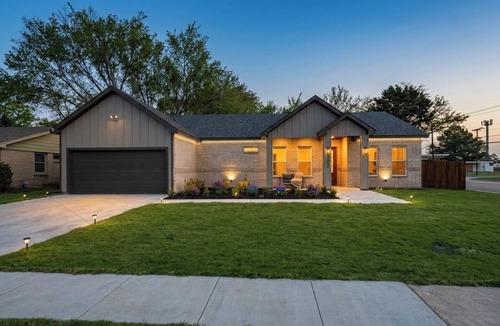 Grand Prairie House | Luxe 4BR/3BA, 3 King Beds—Near AT&T, DFW, Dallas