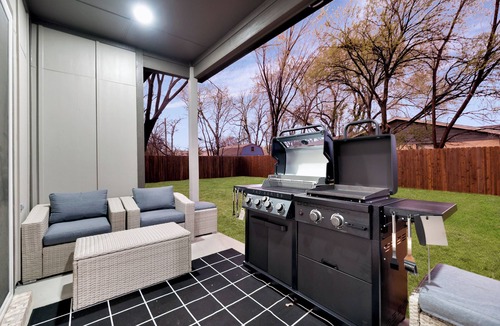 Grand Prairie House | Luxe 4BR/3BA, 3 King Beds—Near AT&T, DFW, Dallas