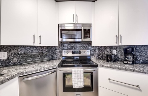 Galt Mile Hotel | Luxe Beach Resort -No resort fee- Cozy 1 bedroom -Large Pool-Sleeps 7