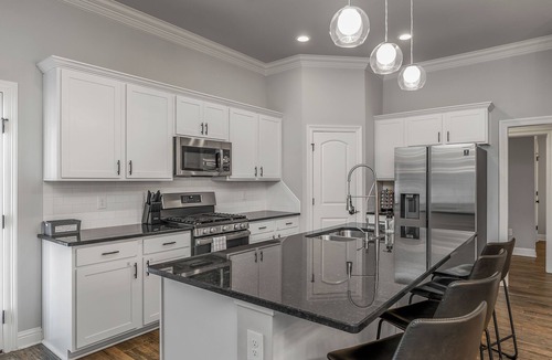 Broadmoor House | Luxe, Central, & Contemporary - A Modern Utopia! Tv in each room.