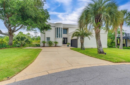 Pensacola Cottage | Luxe Gulf Breeze Home w/Patios - 4 Mi to Beaches!
