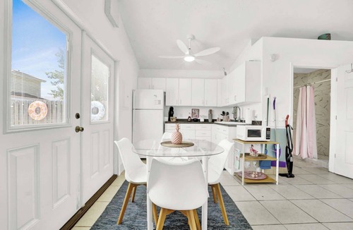 Lynn Haven Apartment | Luxe Pool Casita w Saltwater Pool 25 Min to PCB