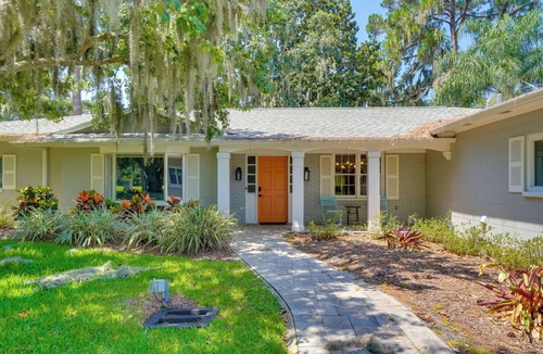 Tavares Cottage | Luxe Waterfront Oasis w/Dock - Direct Lake Access