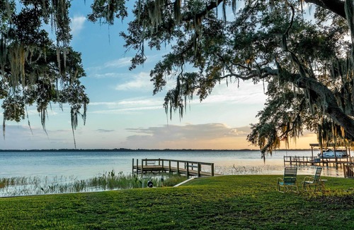 Tavares Cottage | Luxe Waterfront Oasis w/Dock - Direct Lake Access