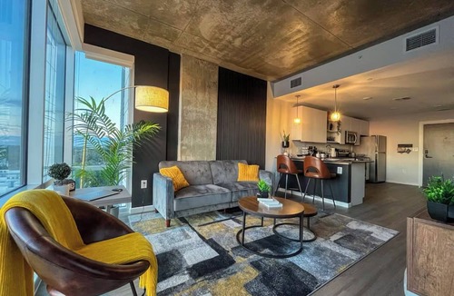 Callahan Apartment | Luxurious 1-bedroom apartment in Downtown Orlando with Pool and Gym access