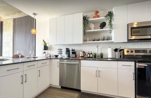 Callahan Apartment | Luxurious 1-bedroom apartment in Downtown Orlando with Pool and Gym access