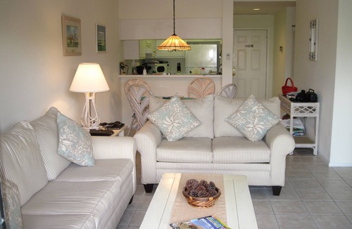 Central Naples Condo | Luxurious 2-bedroom apartment with1st class tennis - near beach and Naples shops