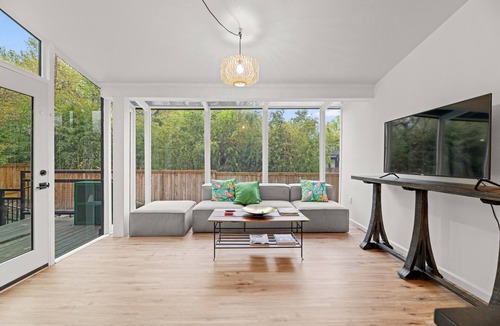 Oak Cliff House | Luxurious 3 Bed Home w/Pool in Kessler Park