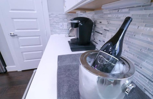 Astrodome House | Luxurious 4 Story Rooftop Townhouse-Near Medical Center&NRG stadium.