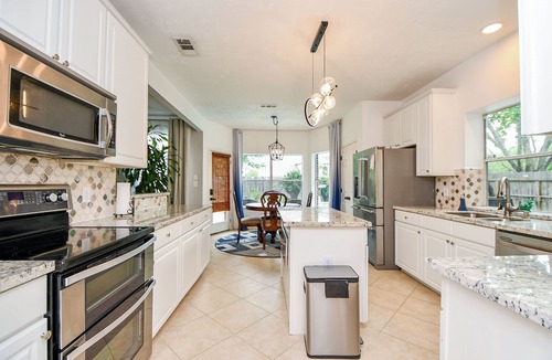 Barker House | Luxurious 6-bedroom house with pool, grand piano and massage chair in Houston