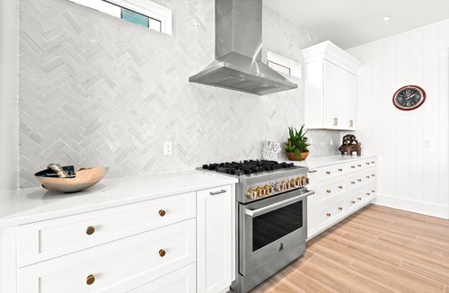 Destiny Shores House | Luxurious Beachfront Retreat: Pool, Spa, Chefs Kitchen