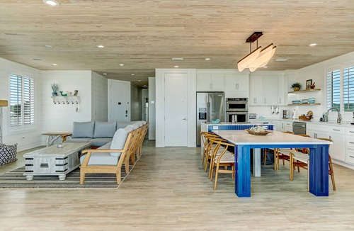Ocean Cay House | Luxurious Oceanfront 6 bedrooms and 2 kitchens. Luxury at its finest.