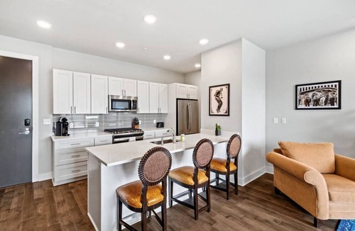 New Orleans Condo | Luxury 2 Bed 2 Bath Condo In Bywater with Pool!