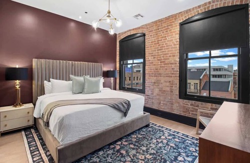 Central Business District Hotel | Luxury 2 Bedroom Downtown Suite