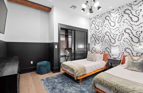 Central Business District Hotel | Luxury 2 Bedroom Downtown Suite