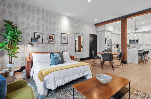 Central Business District Hotel | Luxury 2 Bedroom Downtown Suite