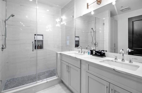 Central Business District Hotel | Luxury 2 Bedroom Downtown Suite