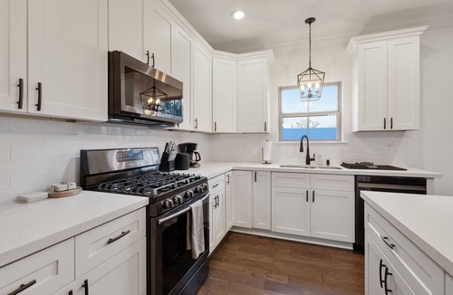 Mid-City District House | Luxury 2 Bedroom Home Under the Oaks