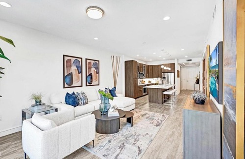 Lauderdale-by-the-Sea Apartment | Luxury 2 Bedroom Villa Near Beach and Ocean Views