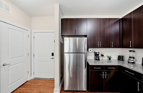 Courier City - Oscawana Apartment | Luxury 2BR in Tampa | Pool, Gym & Yoga Studio
