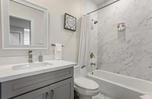 South 7th Ward Bed & Breakfast | Luxury 3-Bedroom Oasis with Open Living Space & Designer Touches