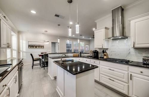 Far North Dallas House | Luxury 6 Bedroom Sleeps 12 Home in N Dallas Pool