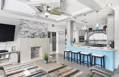 Thornton Park House | LUXURY 6000 sqft Mansion Downtown Orlando 6BR/5BA SLEEPS 14 Arcade Rooftop Deck