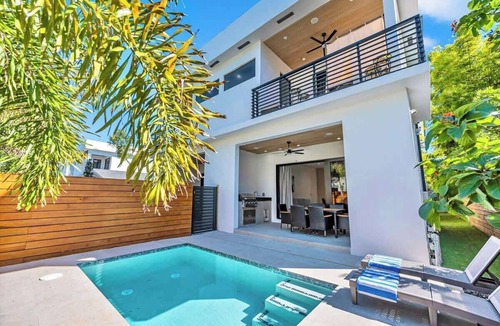 Beverly Heights House | Luxury 6BR Las Olas Family Retreat w/Heated Pool
