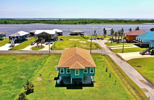Hackberry House | Luxury at the Water - Camp #4
