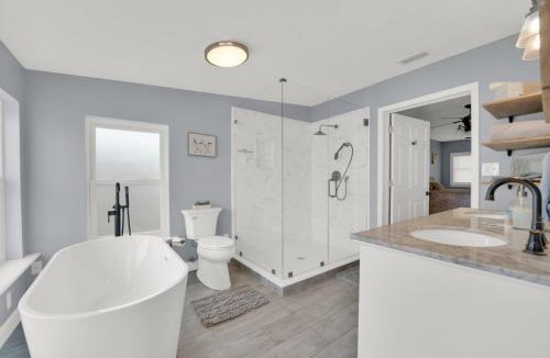 Lynn Haven House | Luxury Bathroom Home with Game Room 25 Mins to PCB