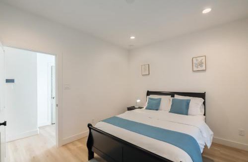 South Central Houston House | Luxury Charming 3BR 3Bath Free Wi-FI 8 Guests, Gated Home, Houston Downtown